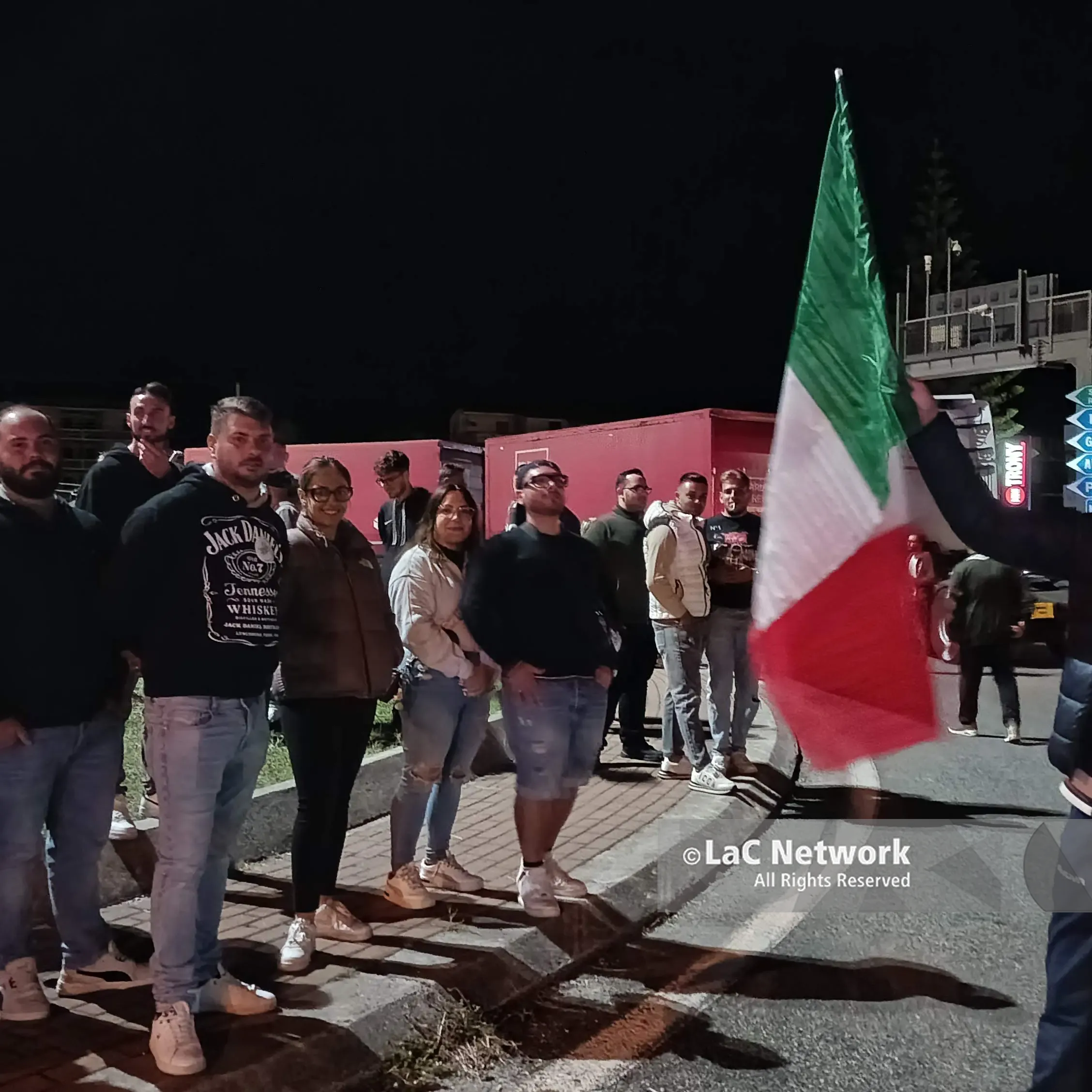 <p>A Falerna, Vazzano e Sant’Onofrio la protesta scatta nel cuore della notte: «Chiediamo una vita più dignitosa»</p>