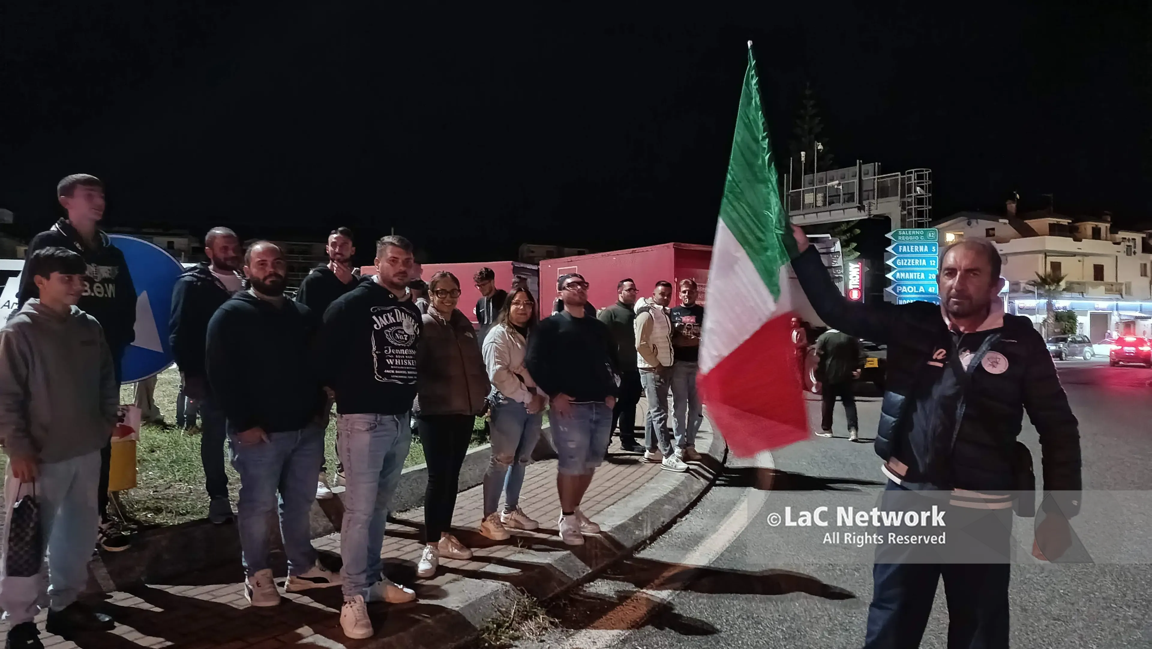 Autotrasportatori, a Falerna, Vazzano e Sant’Onofrio la protesta scatta nel cuore della notte: «Chiediamo una vita più dignitosa»\n