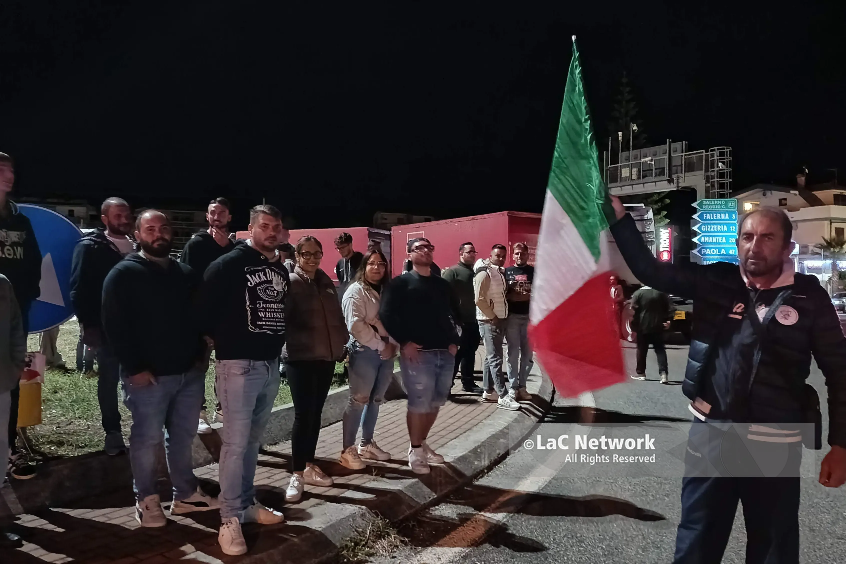 Autotrasportatori, a Falerna, Vazzano e Sant’Onofrio la protesta scatta nel cuore della notte: «Chiediamo una vita più dignitosa»\n
