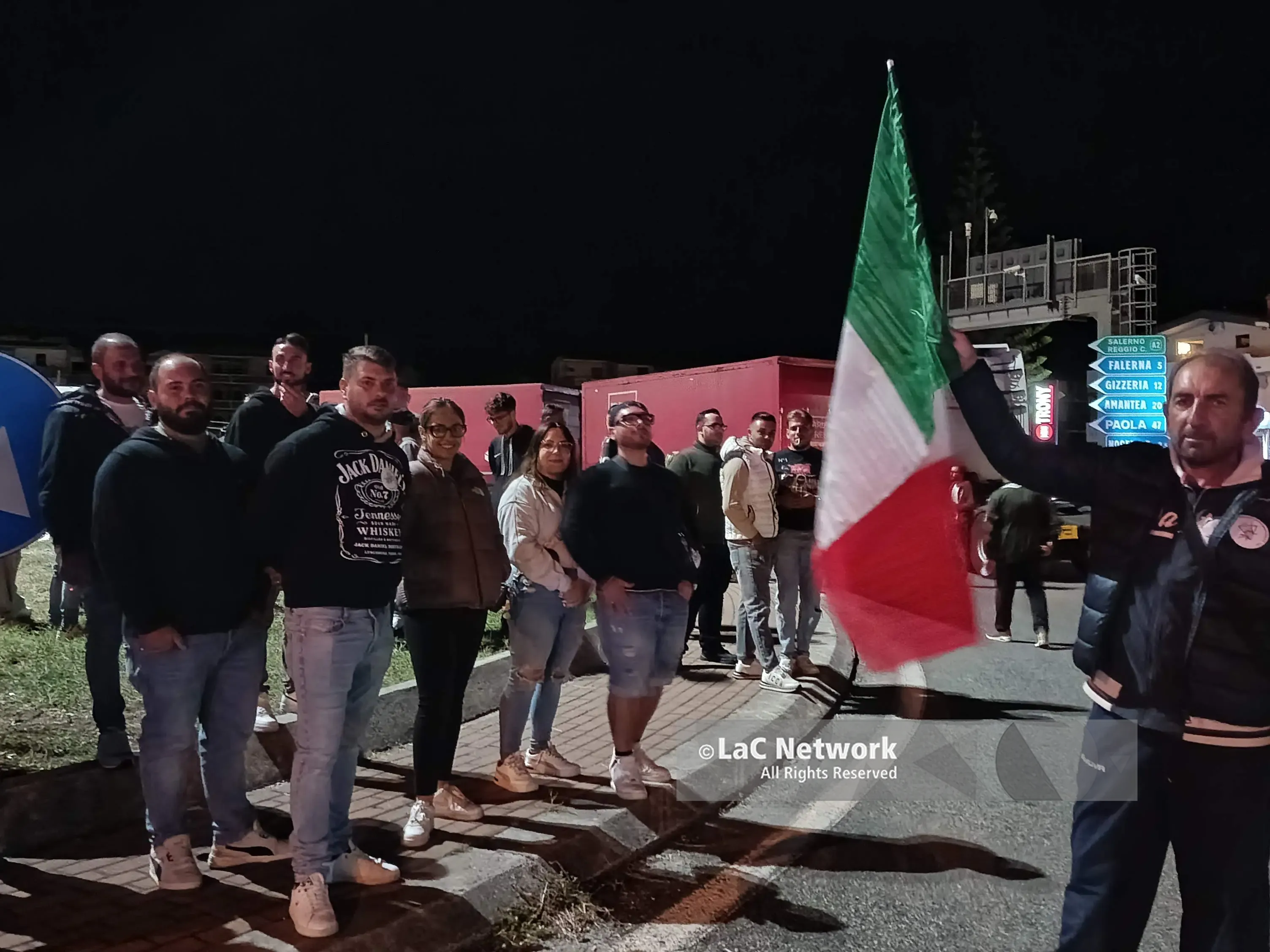 Autotrasportatori, a Falerna, Vazzano e Sant’Onofrio la protesta scatta nel cuore della notte: «Chiediamo una vita più dignitosa»