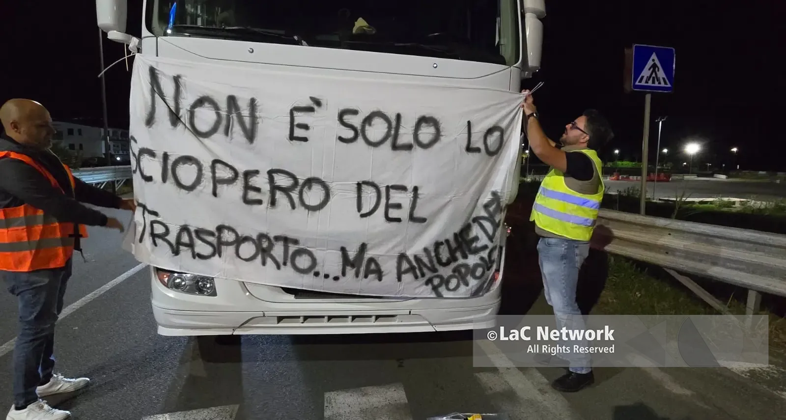 Trattori e tir pronti a paralizzare la Calabria: iniziata la protesta, presidi\u00A0in tutta la regione\u00A0–\u00A0LIVE