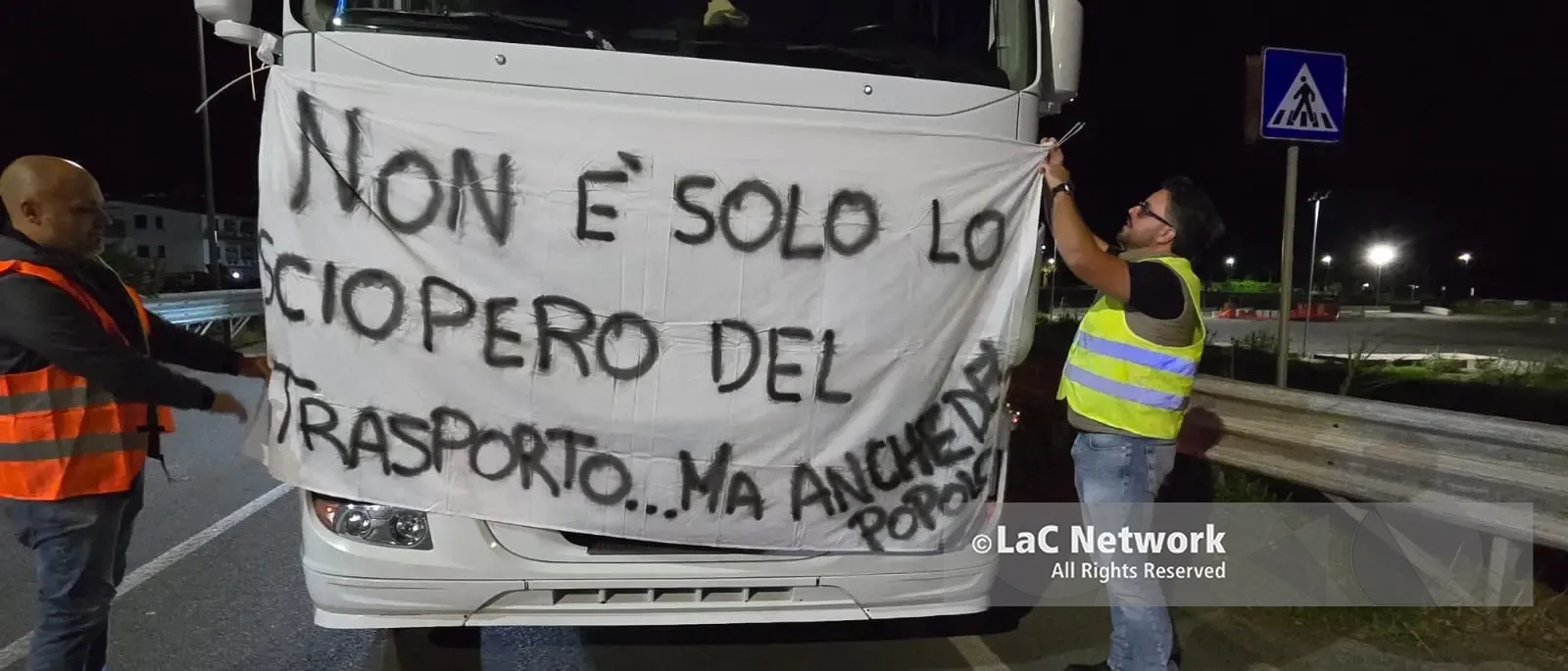 Trattori e tir pronti a paralizzare la Calabria: iniziata la protesta, presidi\u00A0in tutta la regione\u00A0–\u00A0LIVE