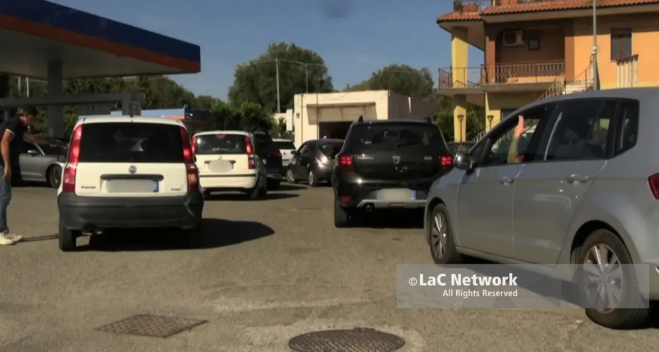 «Da domani bloccano i tir al porto»: così un messaggio può trasformare i distributori in trincee\n