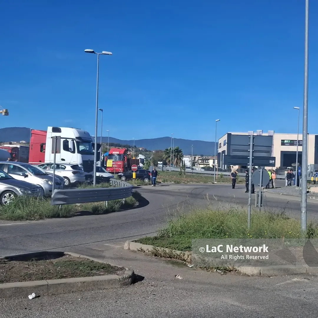 Protesta dei camionisti. Presidiata la rotonda di Montalto –\u00A0VIDEO\n