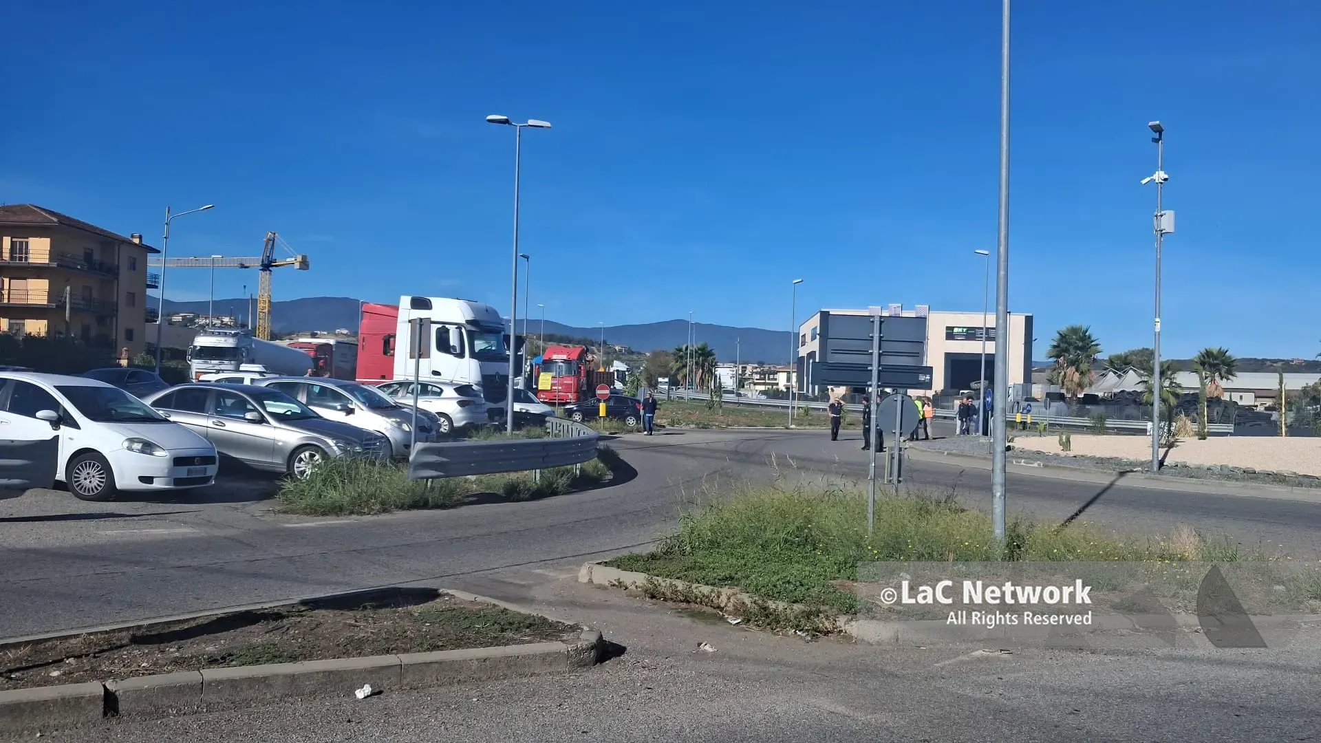 Protesta dei camionisti. Presidiata la rotonda di Montalto –\u00A0VIDEO\n