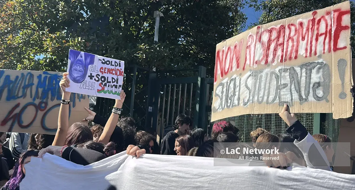 Da Cosenza a Corigliano Rossano, studenti in piazza per l’autunno caldo\u00A0delle scuole | FOTO -\u00A0VIDEO