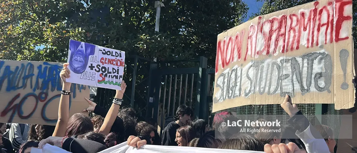 Da Cosenza a Corigliano Rossano, studenti in piazza per l’autunno caldo\u00A0delle scuole | FOTO -\u00A0VIDEO