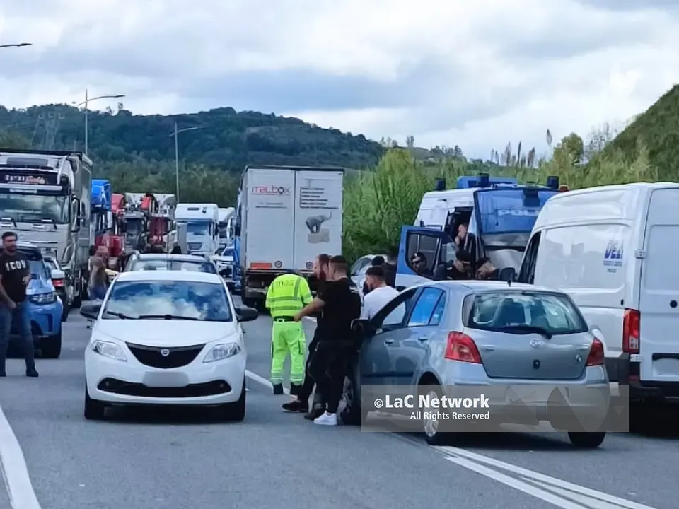 Protesta per il carovita, il Governo non convince i manifestanti vibonesi: fumata nera a Milano, i blocchi continuano: «Dobbiamo urlare più forte»