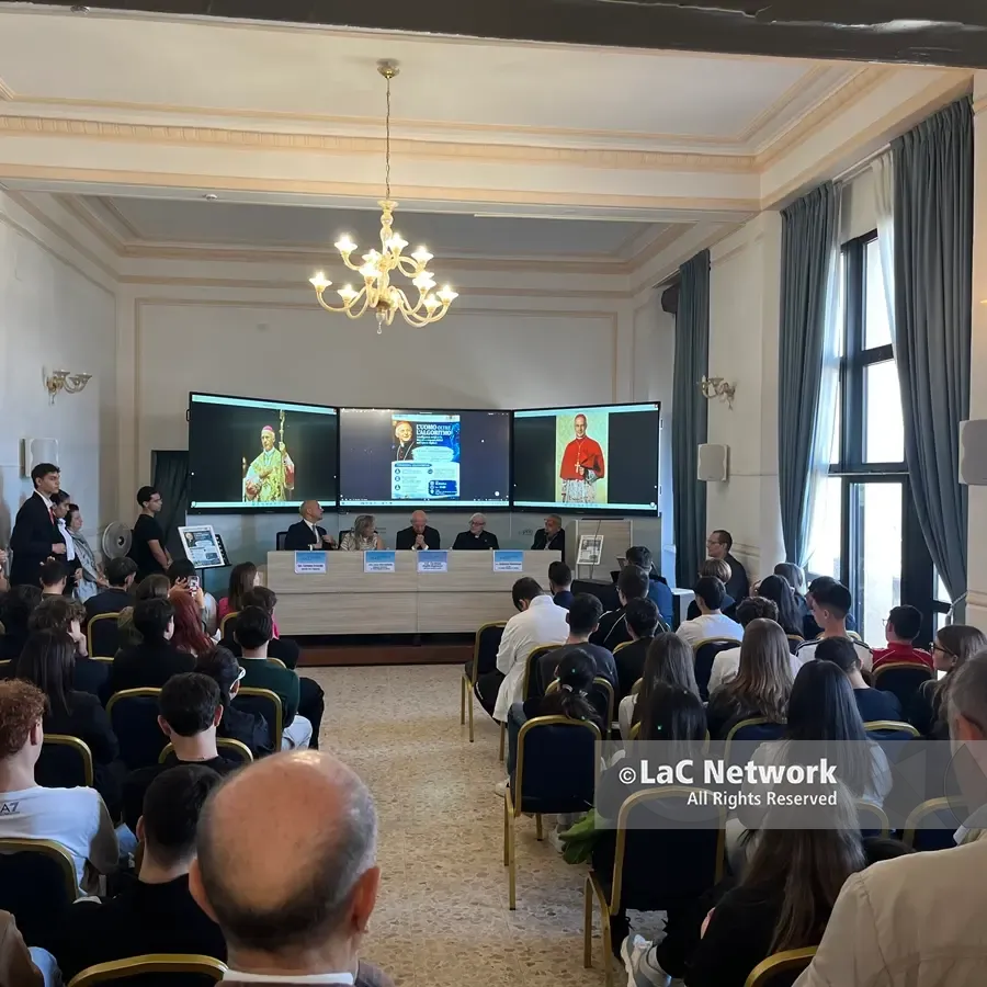 Usare l’intelligenza artificiale restando esseri pensanti dalla parte\u00A0del Bene, a Reggio il cardinale Bagnasco dialoga con gli studenti del Piria\n