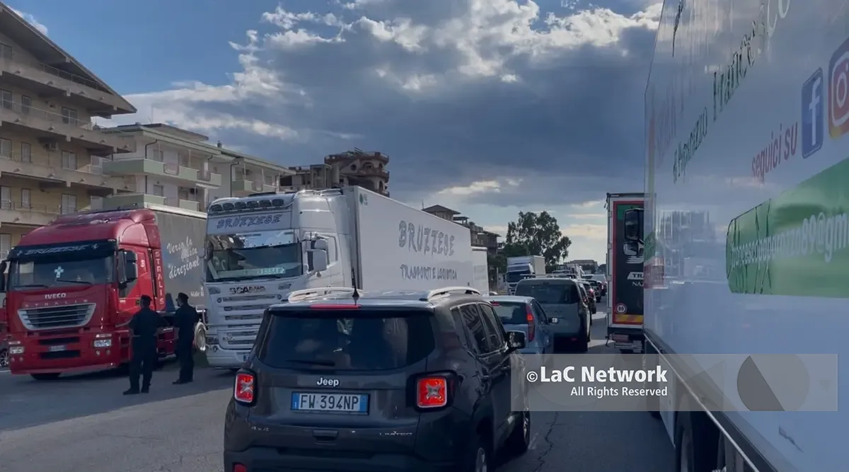Caro carburante, il grido di dolore degli autotrasportatori della Locride: “La nostra categoria sta morendo”\n\n\n