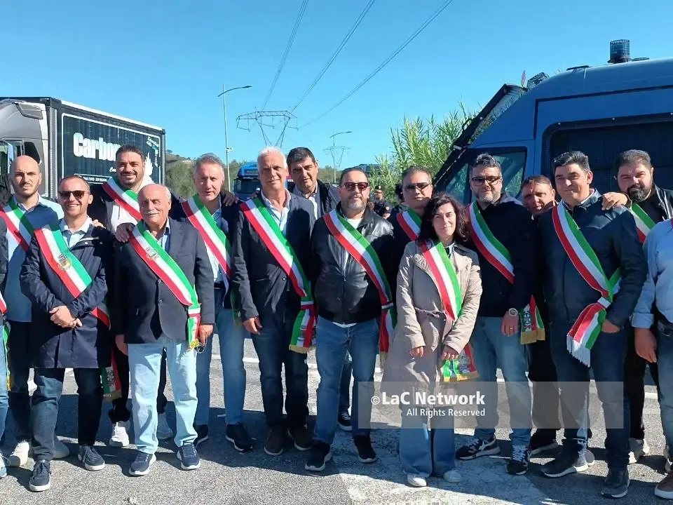 I sindaci del Vibonese al fianco dei trasportatori in lotta: «C’è chi gioca con la vita delle persone»