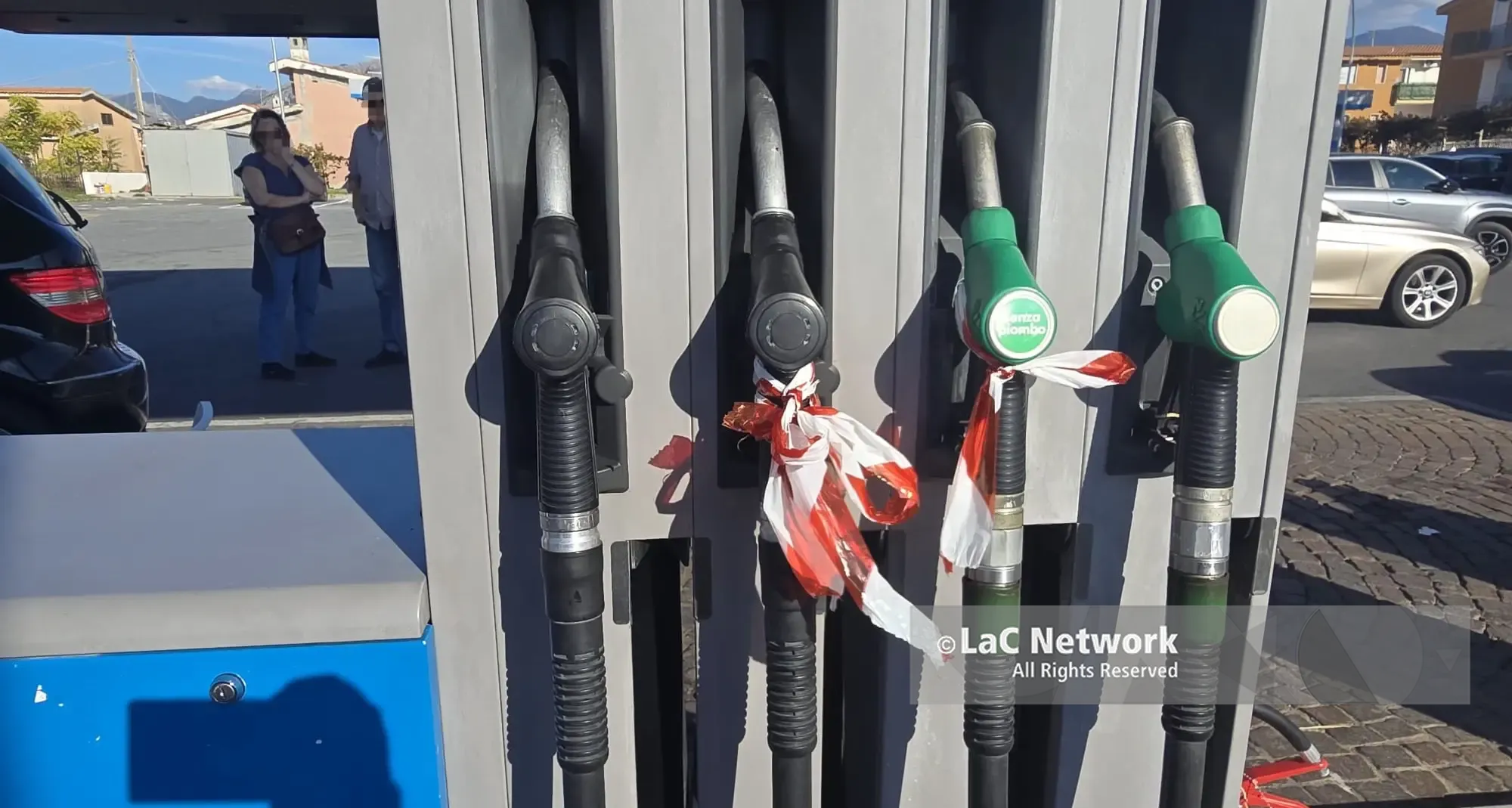 Riviera dei Cedri, distributori senza gasolio e scaffali vuoti: protesta al quarto giorno\n