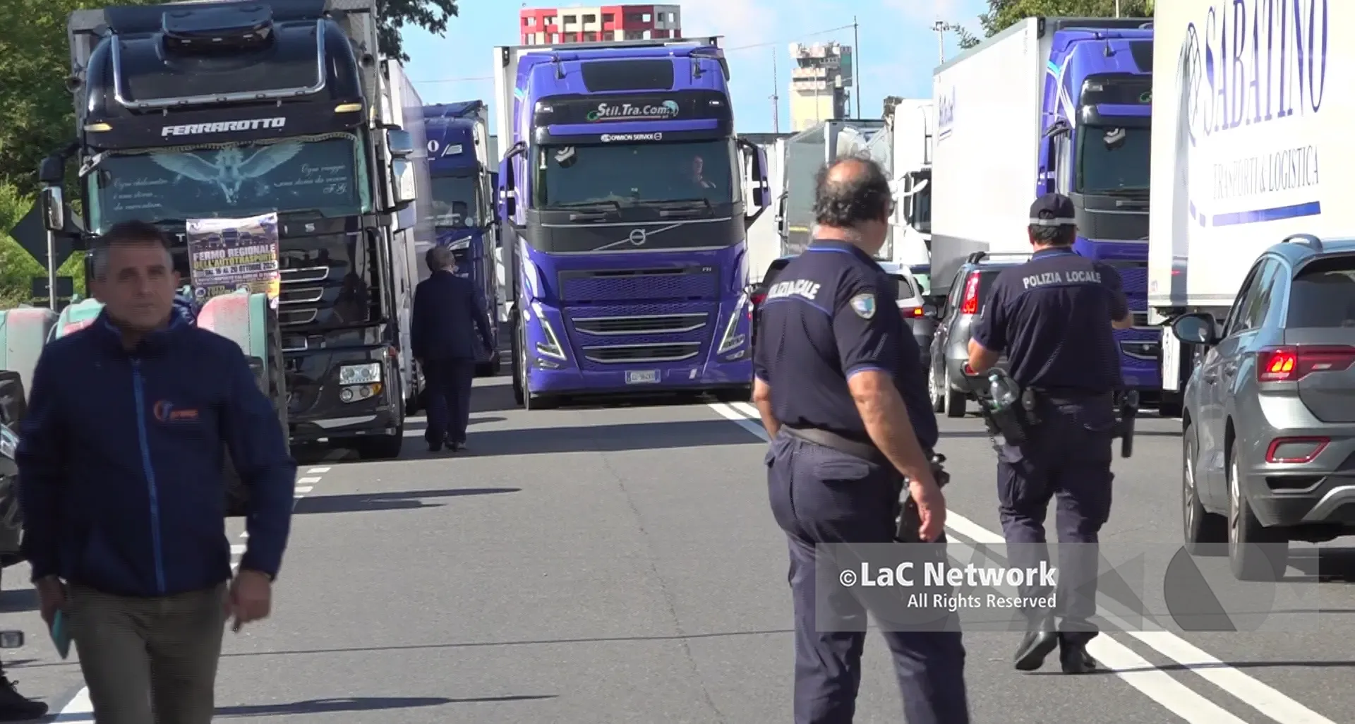 Milano, è il giorno\u00A0dell’incontro tra Salvini e gli autotrasportatori in protesta:\u00A0«Non abbiamo più liquidità, servono risposte immediate»\n