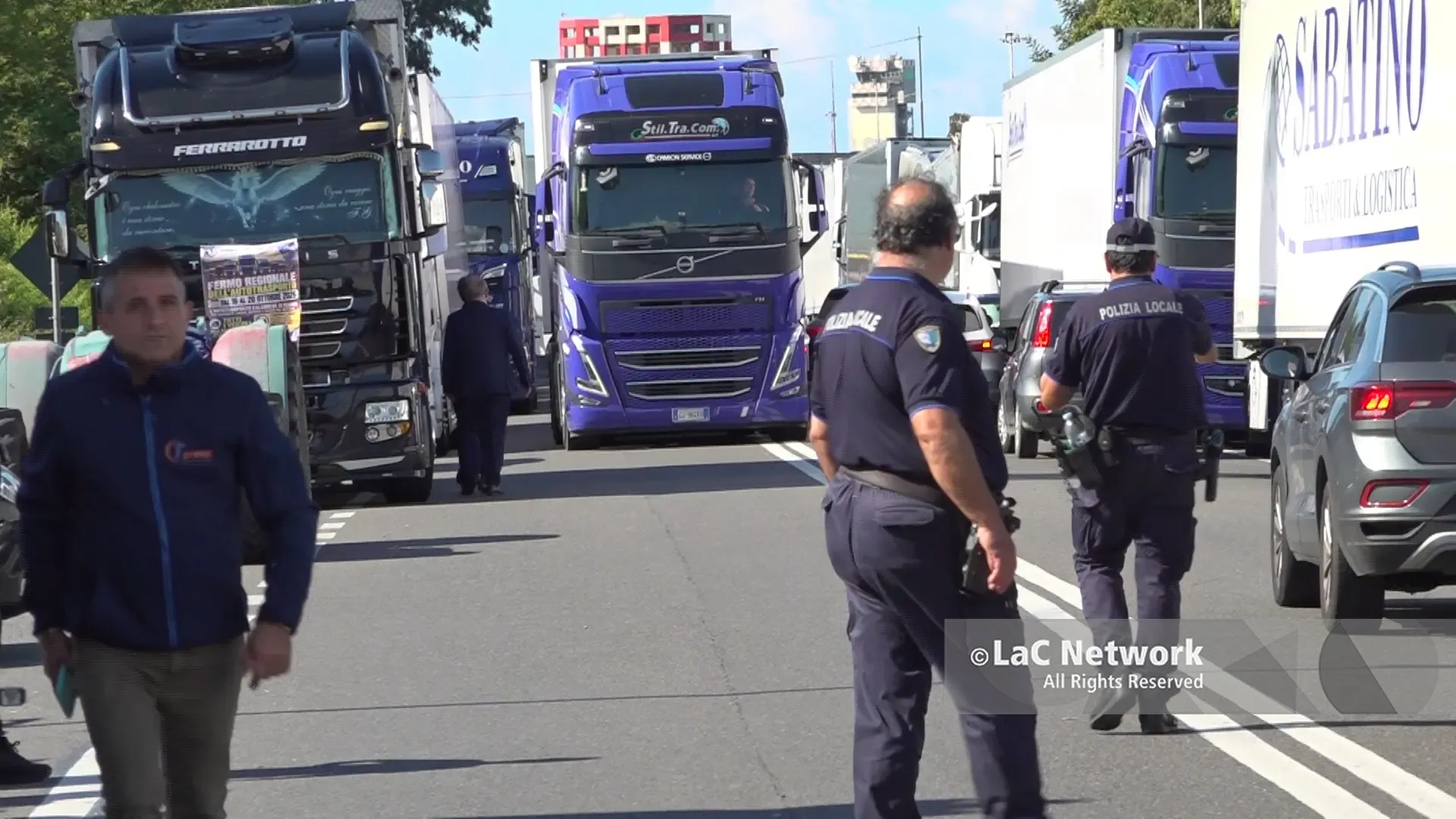Milano, è il giorno\u00A0dell’incontro tra Salvini e gli autotrasportatori in protesta:\u00A0«Non abbiamo più liquidità, servono risposte immediate»\n