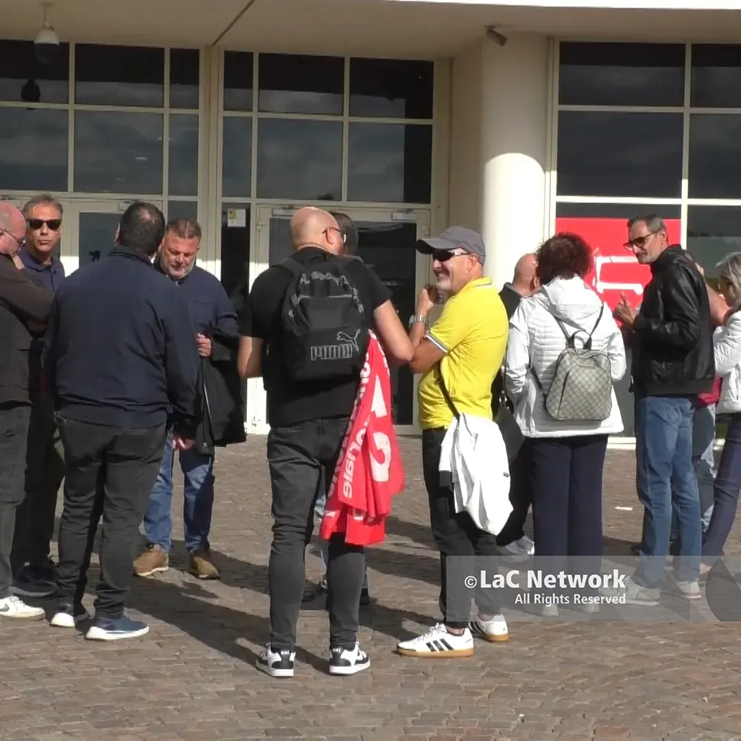 Bloccati i trasferimenti di infermieri e oss in Calabria: «Impossibile avvicinarci a casa, porto a casa metà dello stipendio»\n
