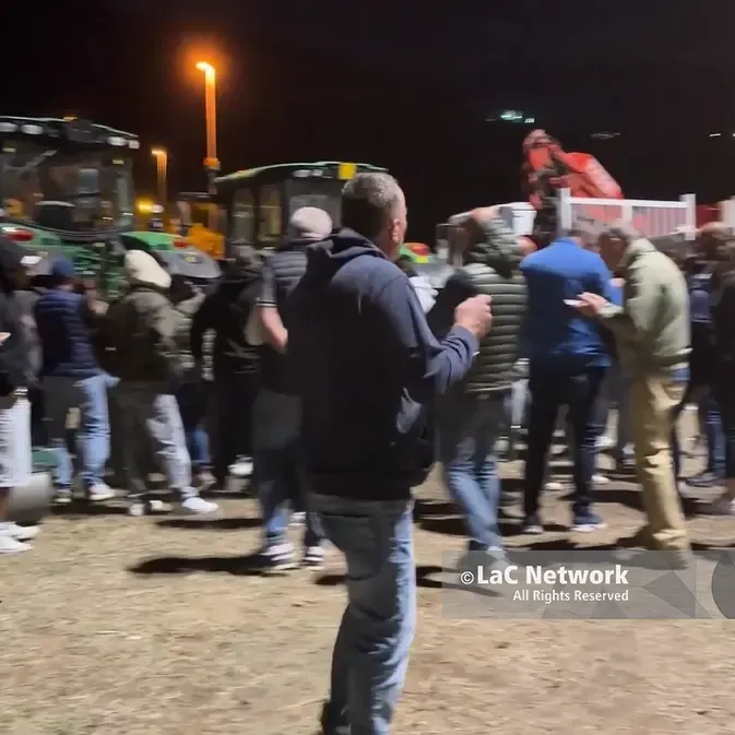 Falerna, agricoltori e autotrasportatori non si fermano e allungano la protesta fino al 27 ottobre: «Abbiamo chiuso le aziende»\n
