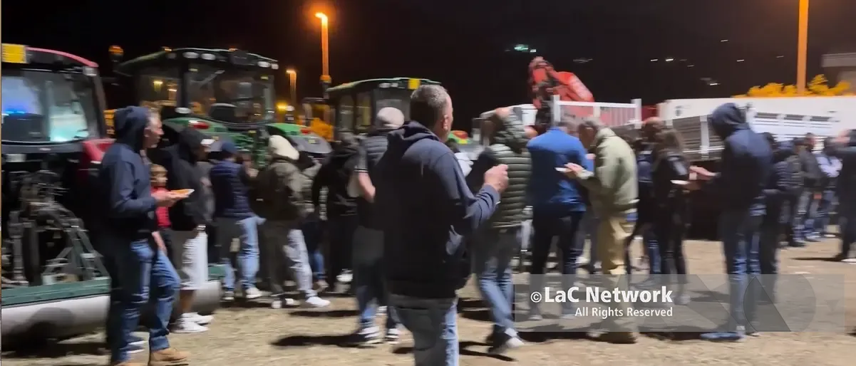 Falerna, agricoltori e autotrasportatori non si fermano e allungano la protesta fino al 27 ottobre: «Abbiamo chiuso le aziende»\n