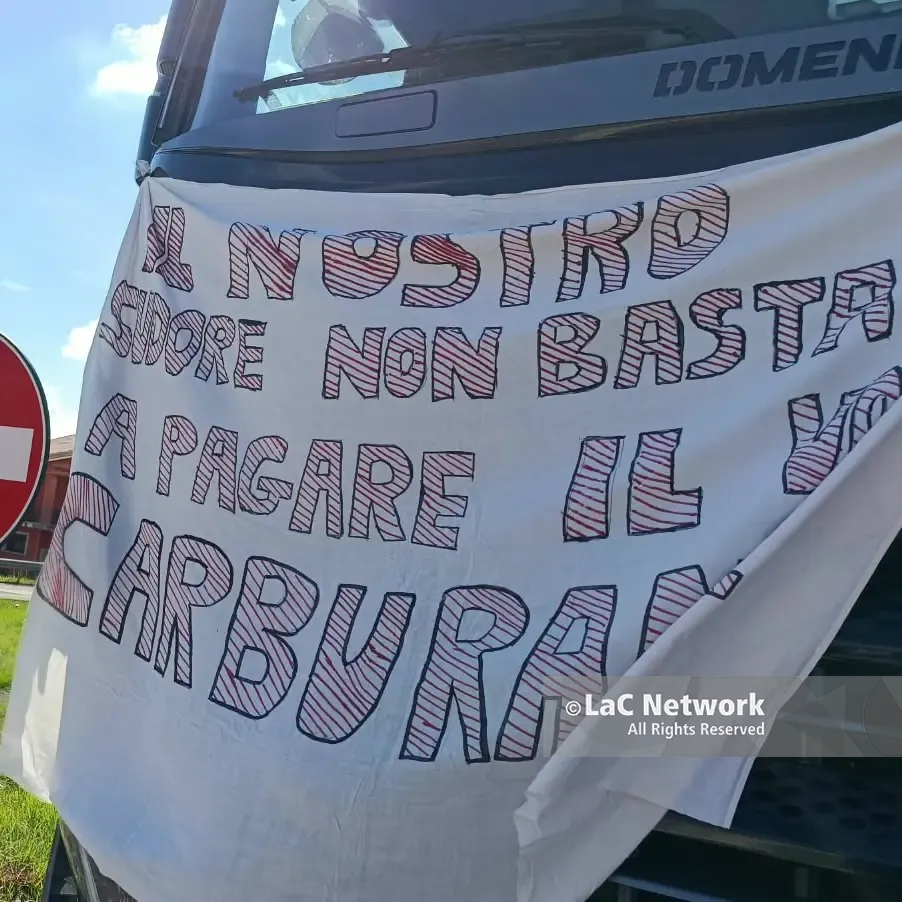«Occhiuto e Meloni uscite dai vostri reel»: la protesta dei camionisti smaschera la distanza della politica dalla gente