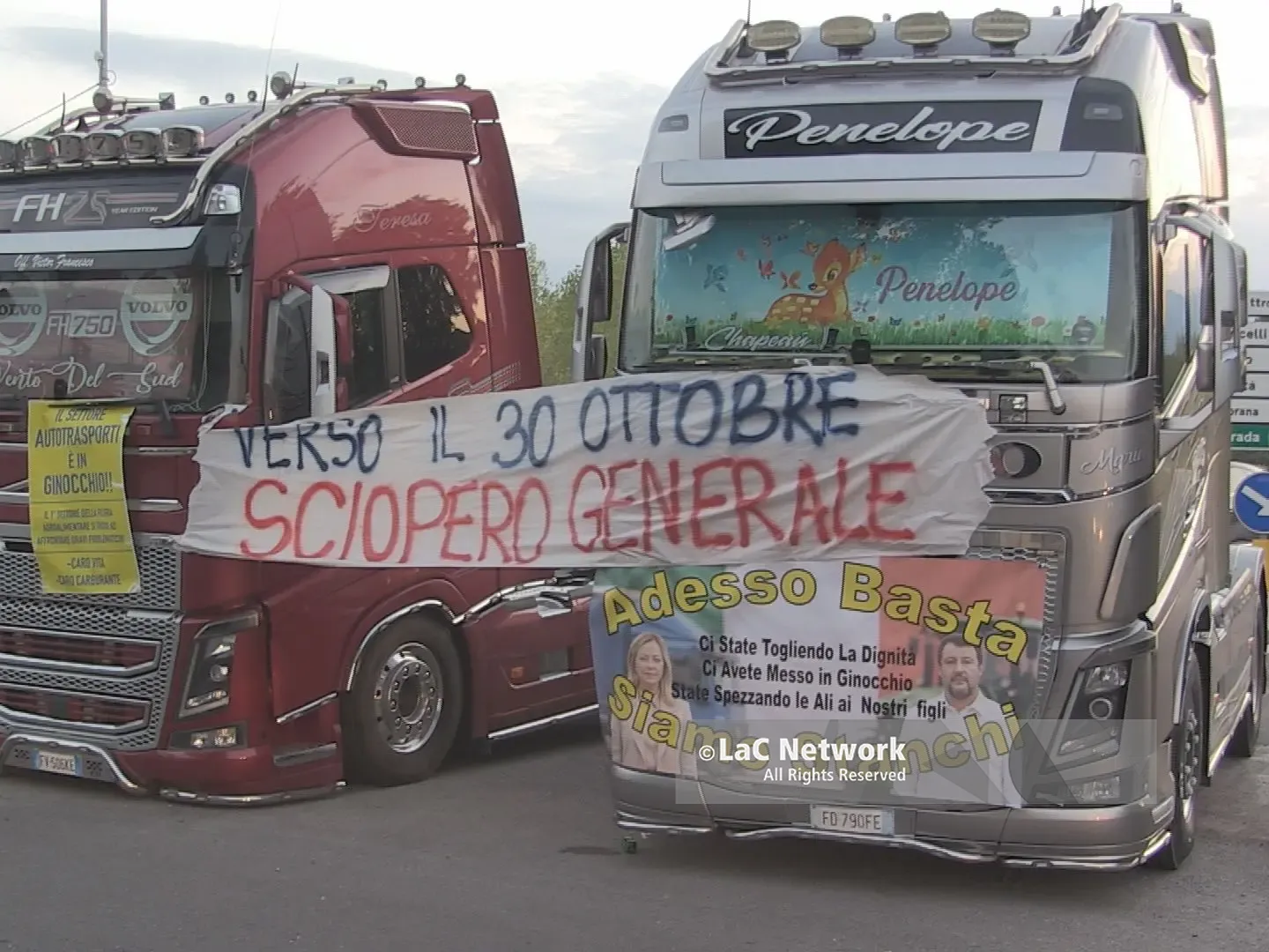 «Bloccare i camion è reato»: Urso avverte i manifestanti, il Viminale prepara le identificazioni per togliere i presidi