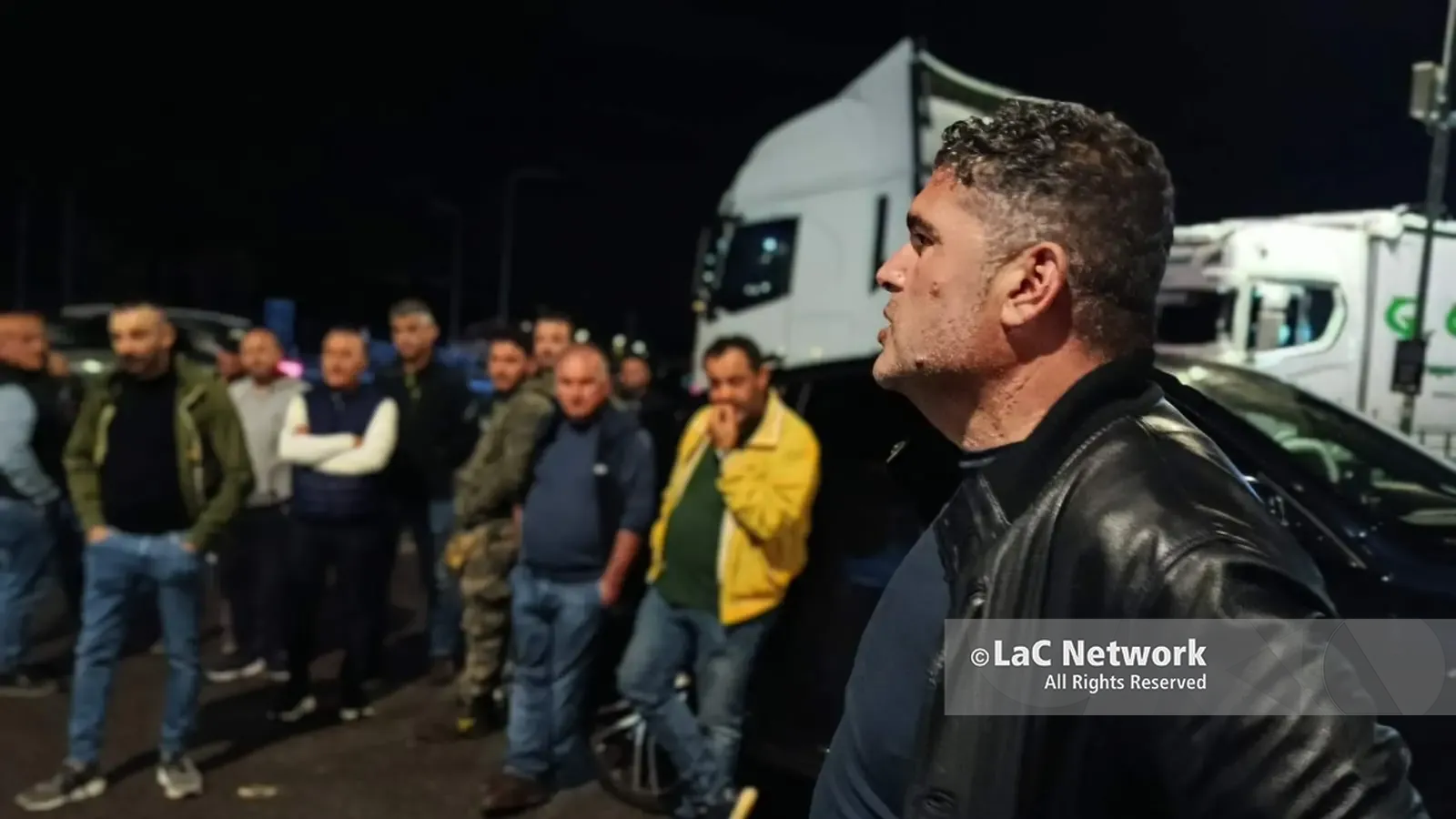 <p>Protesta dei Tir, <span style=\"color:hsl(0, 75%, 60%);\">il presidio di Vibo smobilita</span>. Anche da Lamezia arriva lo stop alla protesta: «Non siamo gente che rompe le vetrine»</p>