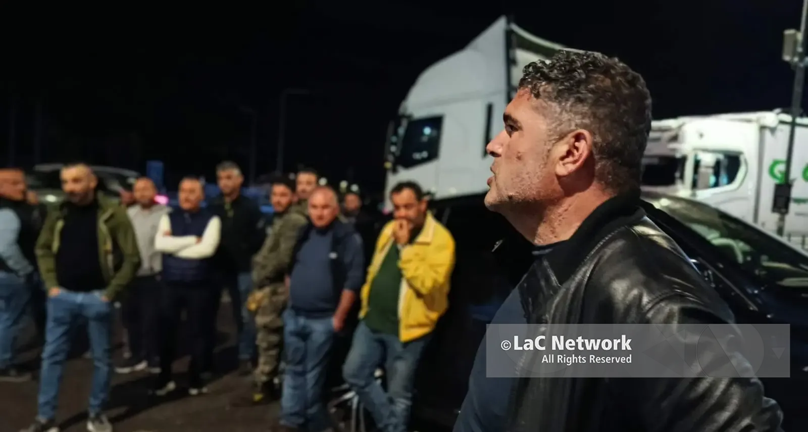 Protesta dei Tir, il presidio di Vibo smobilita:\u00A0via i blocchi a Sant’Onofrio. Anche da Lamezia arriva lo stop alla protesta:\u00A0«Non siamo gente che rompe\u00A0le vetrine»\n