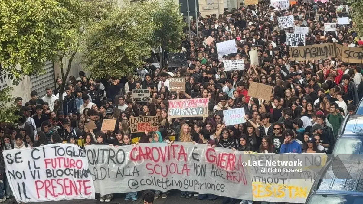 La manifestazione studentesca a Cosenza (foto Ilaria Barbalace)