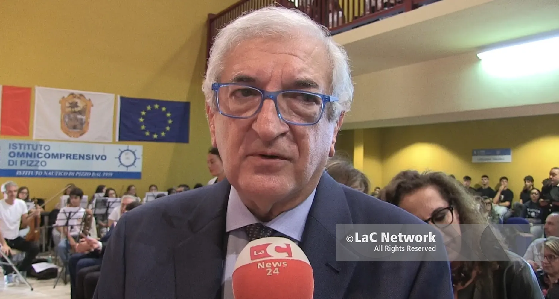 Il ministro Foti al Nautico di Pizzo per il “battesimo del mare” che inaugura l’anno scolastico: «Dal Pnrr 900mila euro per 13 progetti dell’Istituto»\n