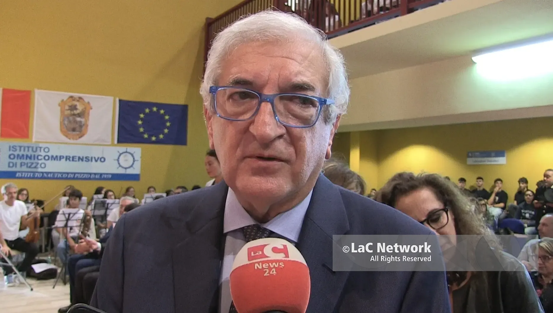 Il ministro Foti al Nautico di Pizzo per il “battesimo del mare” che inaugura l’anno scolastico: «Dal Pnrr 900mila euro per 13 progetti dell’Istituto»\n