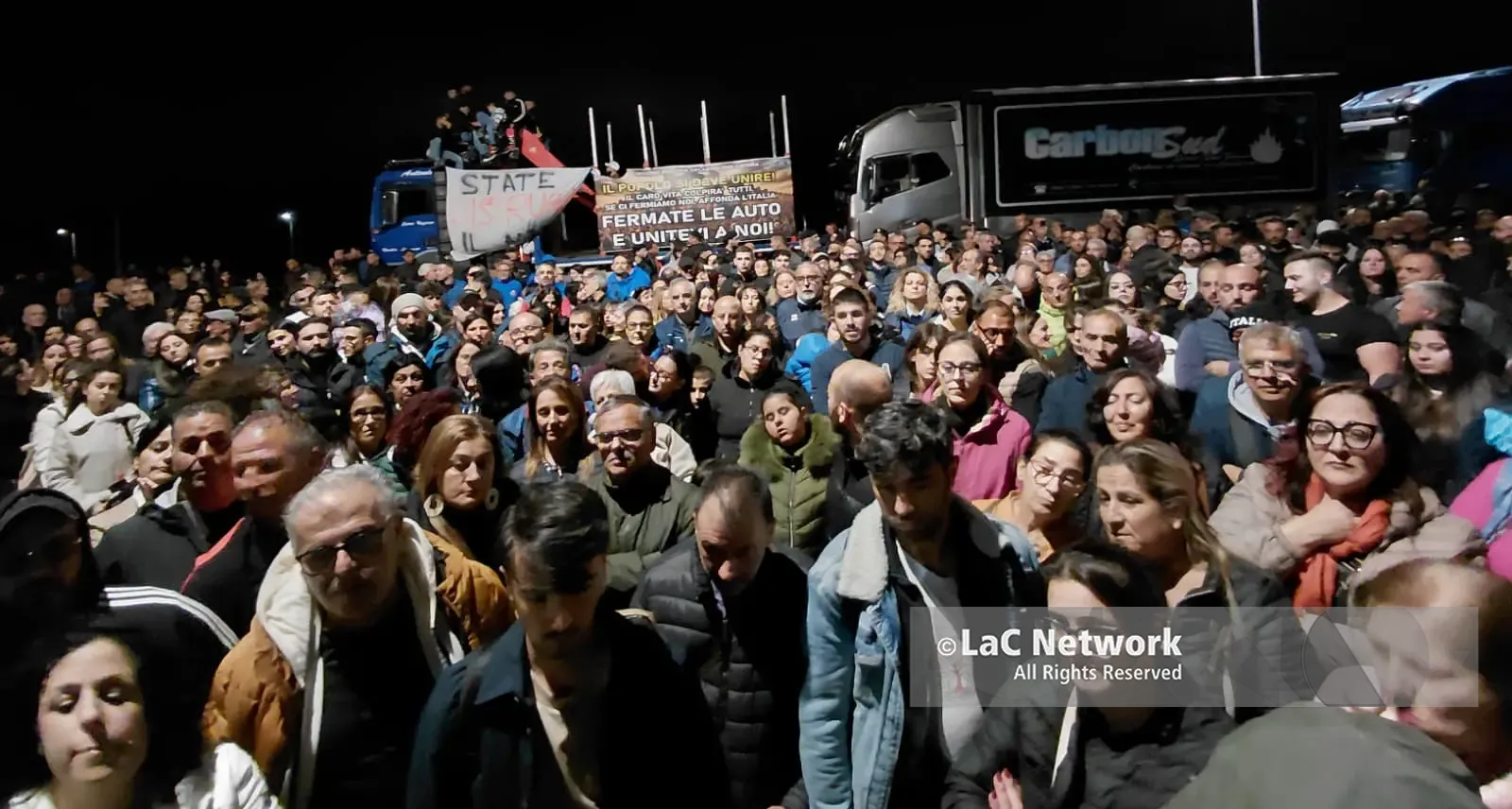 Carovita, le Serre non si arrendono: centinaia di persone al presidio di Vazzano per tenere accesa la protesta\n