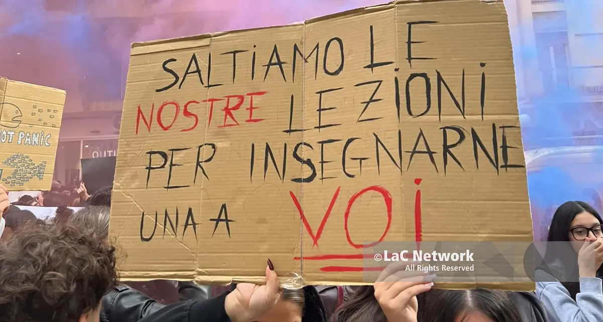 Libri troppo cari, scuole a pezzi e soldi alle armi: perché gli studenti non accettano più il presente\n
