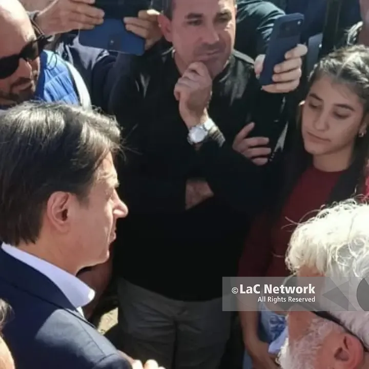 <p>Conte a Pizzo incontra i manifestanti, la paura di una studentessa vibonese: «Il futuro mi terrorizza, è come se non esistessimo»</p>