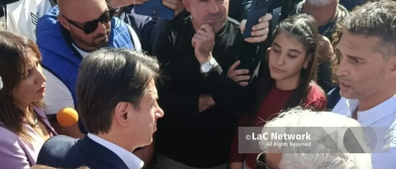 Conte a Pizzo incontra agricoltori e autotrasportatori, la paura di una studentessa vibonese: «Il futuro mi terrorizza, è come se non esistessimo»\n