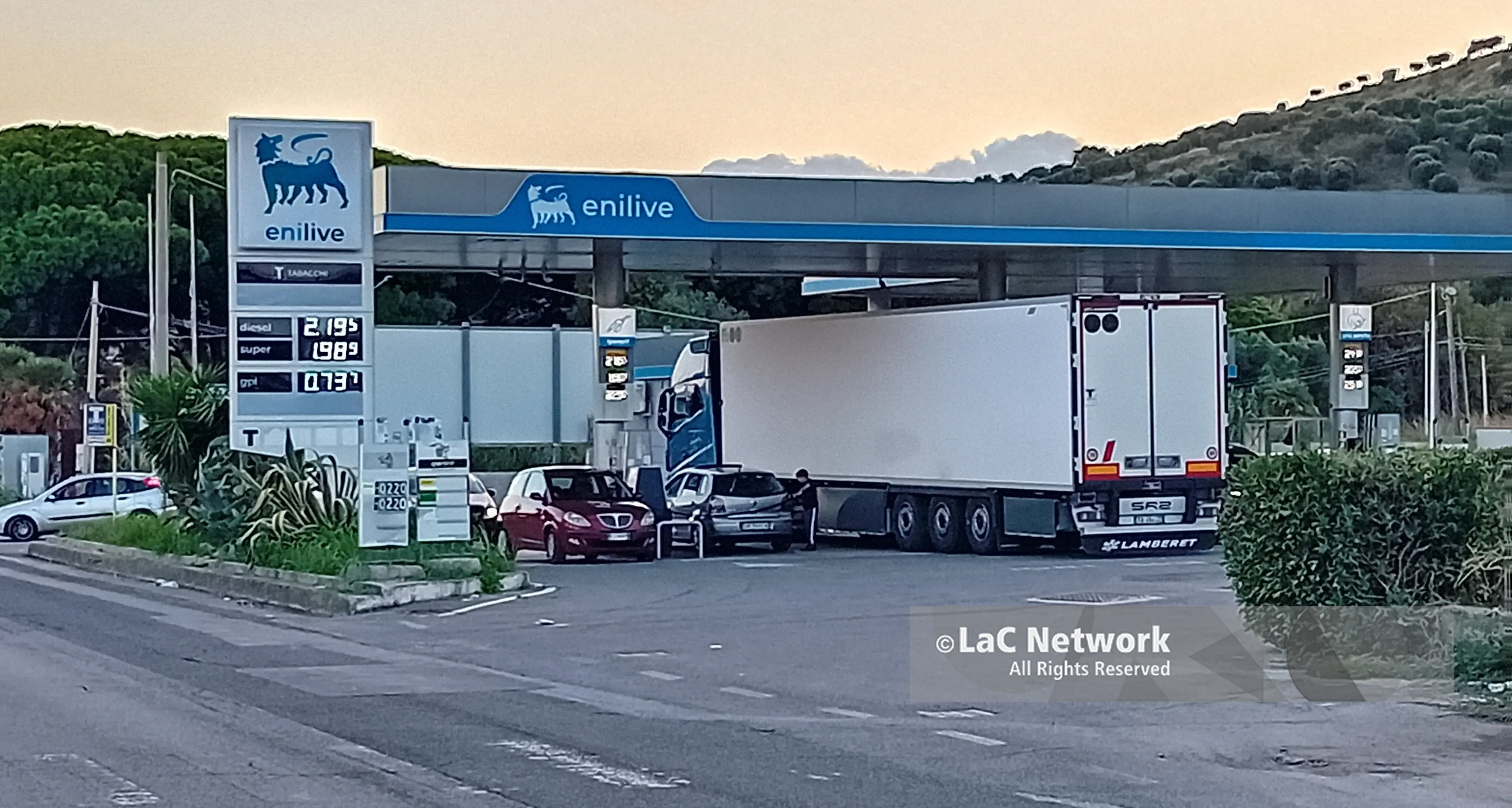 Carburanti, Eni proroga il tetto ai prezzi fino a fine anno: cosa cambia per benzina e diesel\n