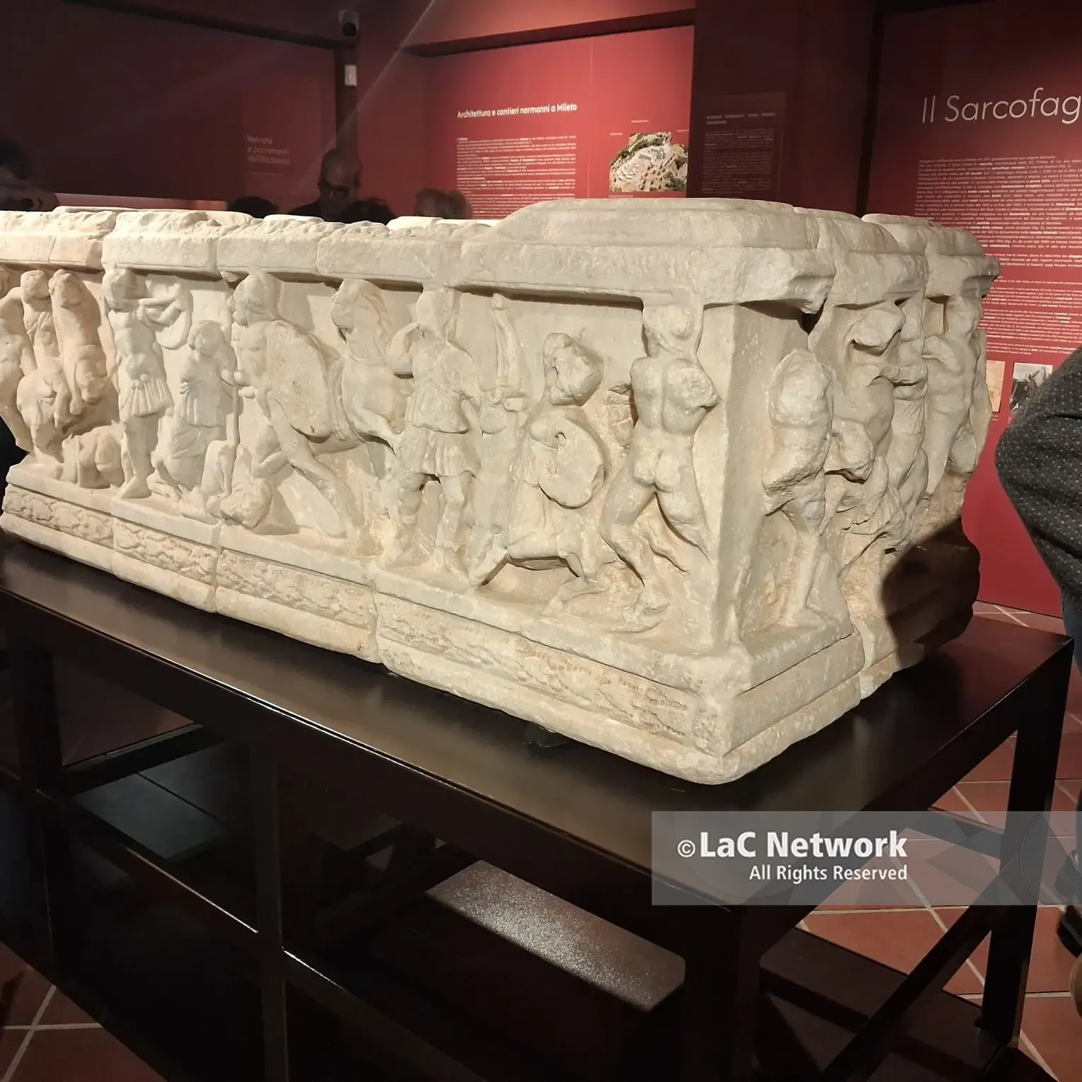 <p>Mileto, esposto il sarcofago di Eremburga: nel 2027 torna anche quello di Ruggero I d’Altavilla</p>