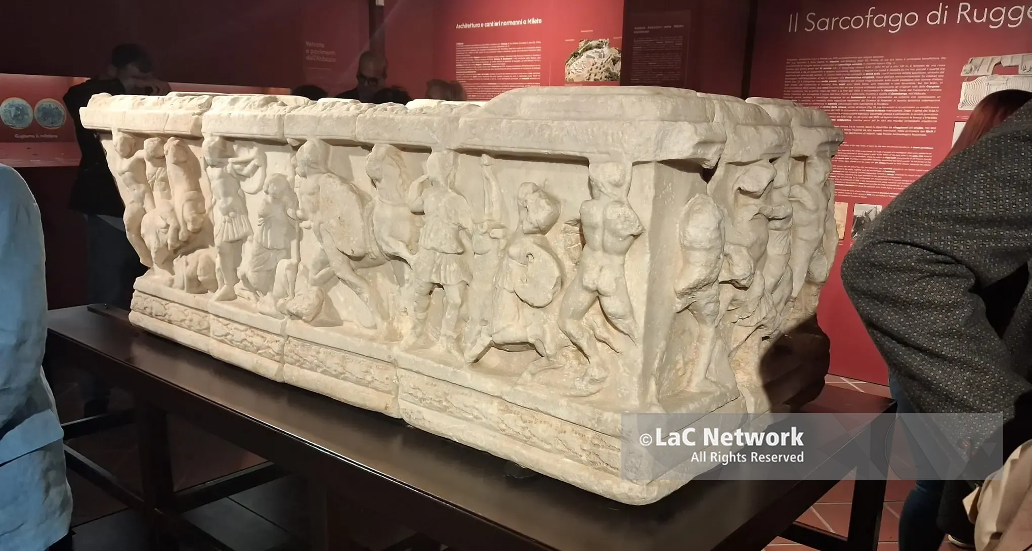 Mileto riabbraccia la sua storia,\u00A0esposto\u00A0il sarcofago di Eremburga:\u00A0nel 2027 torna anche quello di Ruggero I d’Altavilla,\u00A0l’annuncio tra gli applausi\u00A0\n