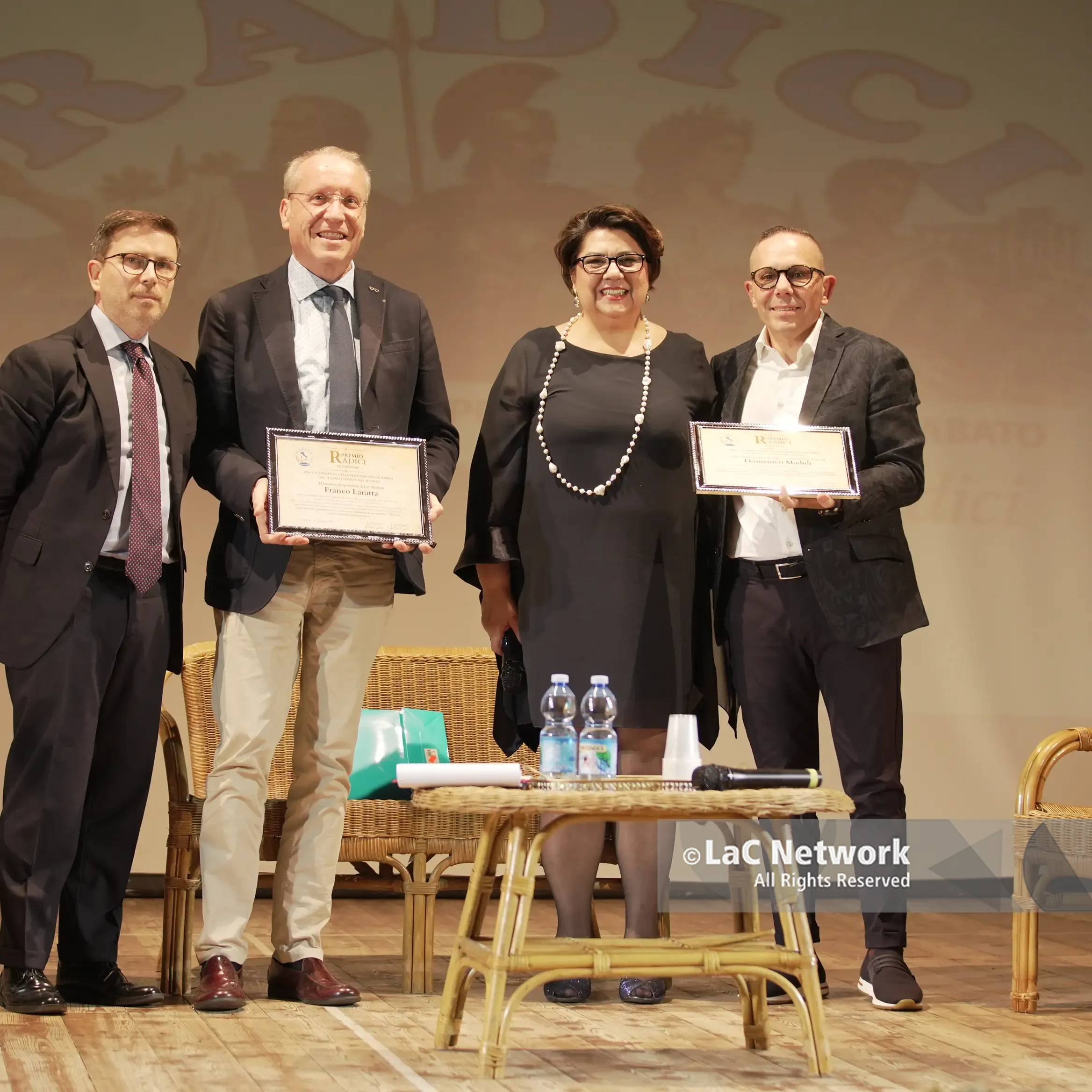 Premio Radici, Cirò Marina celebra la Calabria che costruisce futuro con LaC protagonista: riconoscimenti a Maduli e Laratta\n