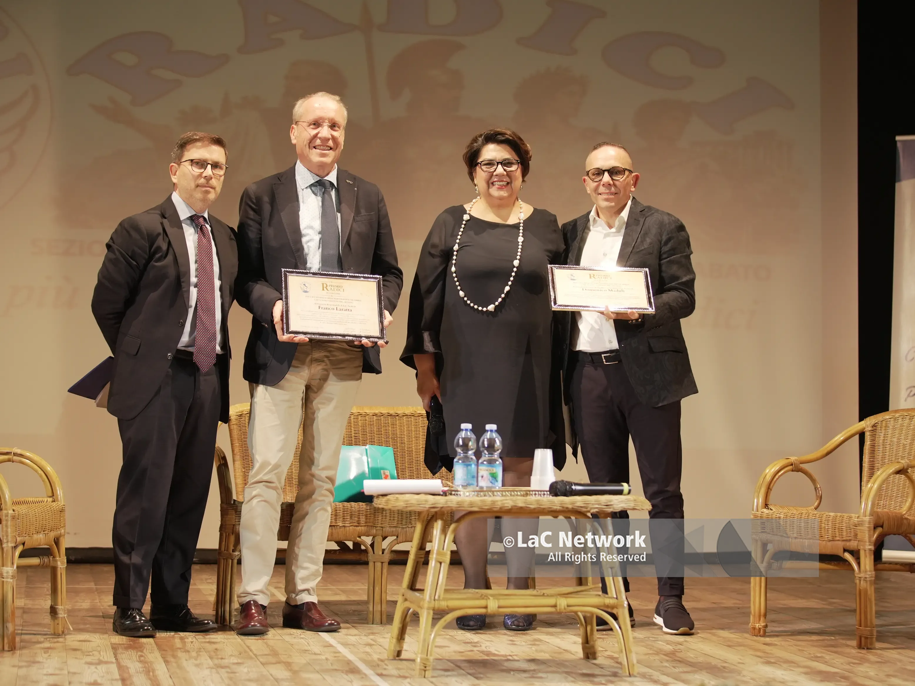 Premio Radici, Cirò Marina celebra la Calabria che costruisce futuro con LaC protagonista: riconoscimenti a Maduli e Laratta