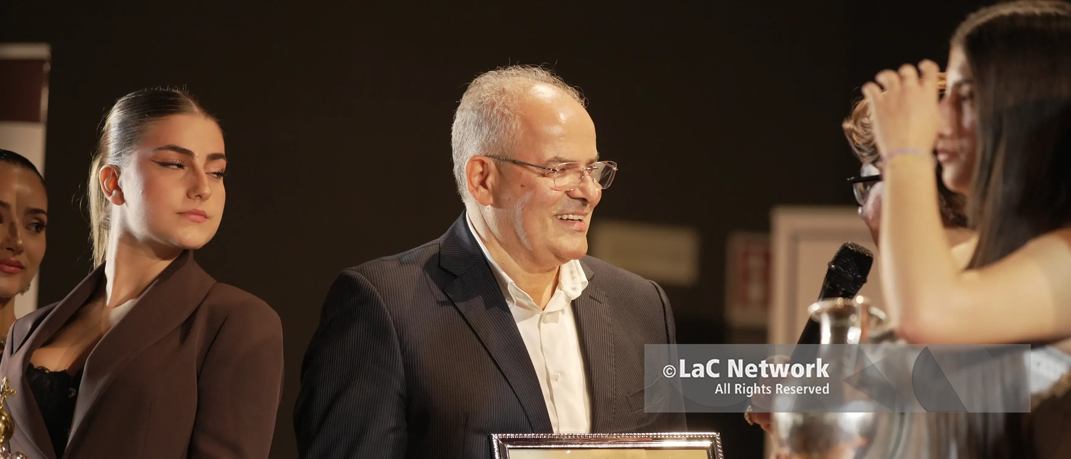 Dal Vaticano a Sanremo, l’arte di Michele Affidato protagonista al Premio Radici: riconoscimento anche al figlio Antonio\n