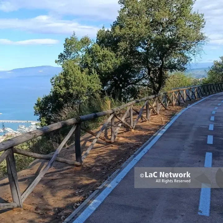 <p>Due chilometri di paradiso, la ciclabile costruita sul tracciato della vecchia Littorina di Vibo è uno spettacolo</p>