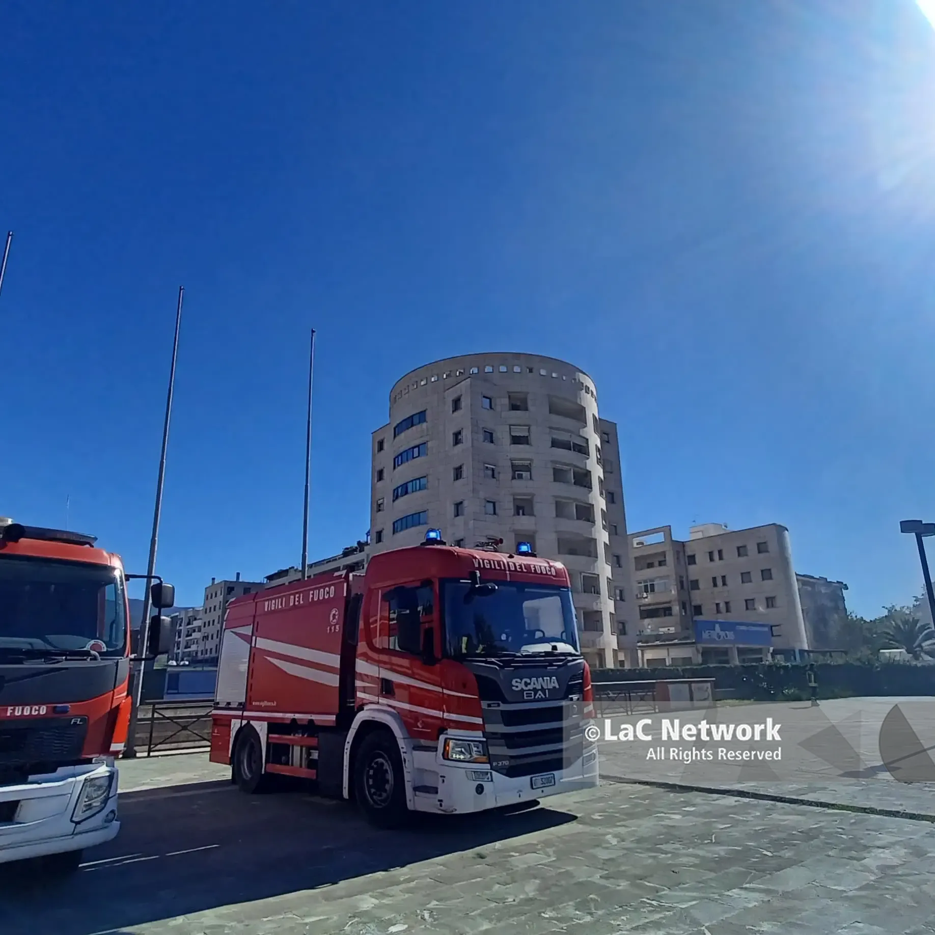 Rende, auto in fiamme nel parcheggio\u00A0sotterraneo del complesso Metropolis | VIDEO\n