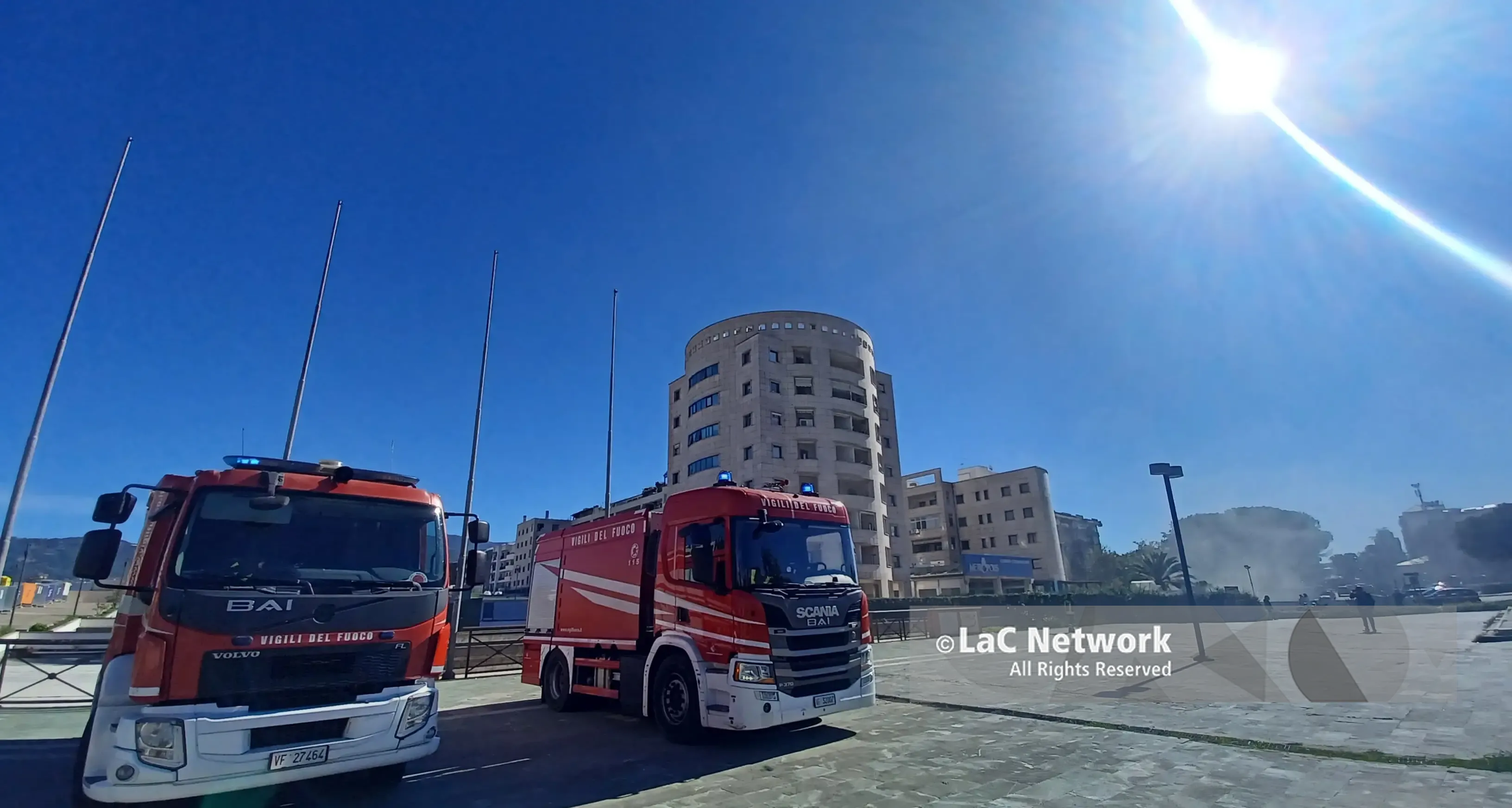 Rende, auto in fiamme in parcheggio sotterraneo zona Metropolis\n