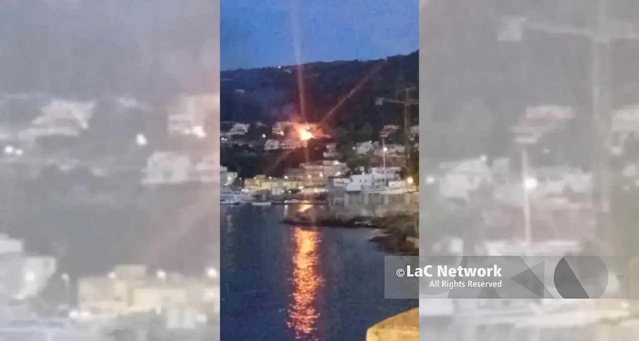 Vibo Marina, imponente incendio sulla strada per Pizzo: fiamme alte e una colonna di fumo visibile da lontano, paura tra i residenti\n