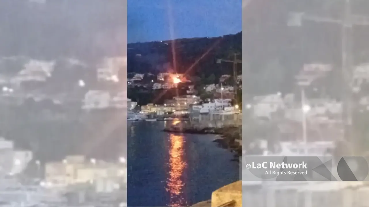 Vibo Marina, imponente incendio sulla strada per Pizzo: fiamme alte e una colonna di fumo visibile da lontano, paura tra i residenti\n