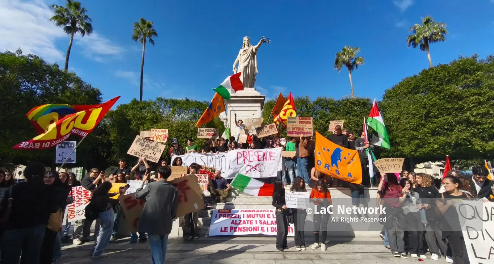 L’Usb scende in piazza a Reggio e raccoglie la protesta dei più giovani che ora alzano la voce: «L’istruzione non può essere un lusso»\n
