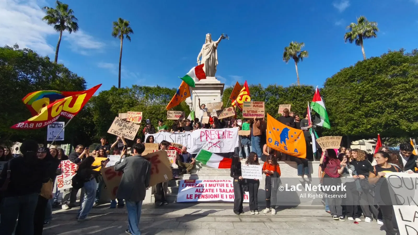 L’Usb scende in piazza a Reggio e raccoglie la protesta dei più giovani che ora alzano la voce: «L’istruzione non può essere un lusso»\n